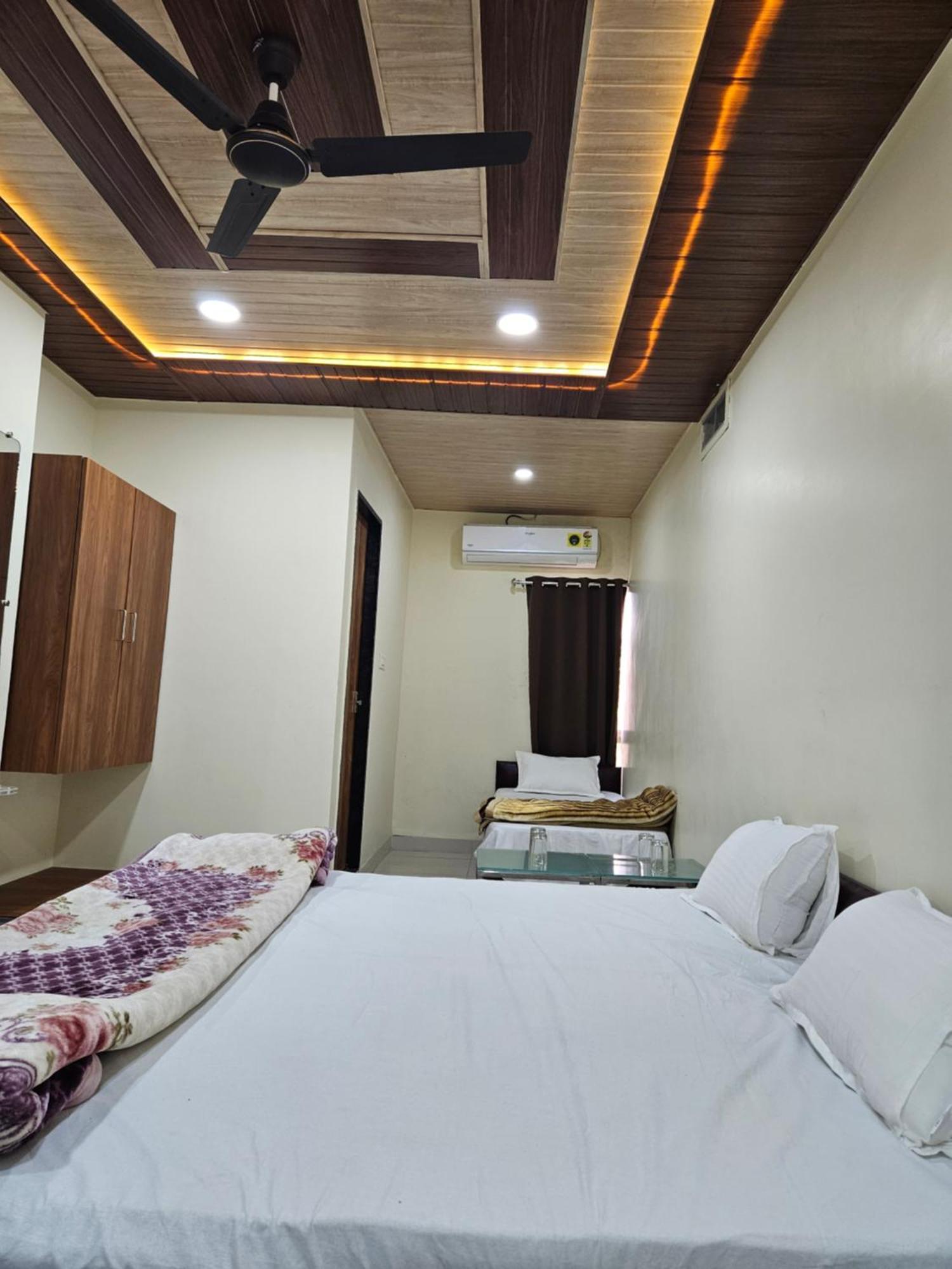 Hotel Shri Shiv Ganga Bhakt Niwas Udždžain Exteriér fotografie