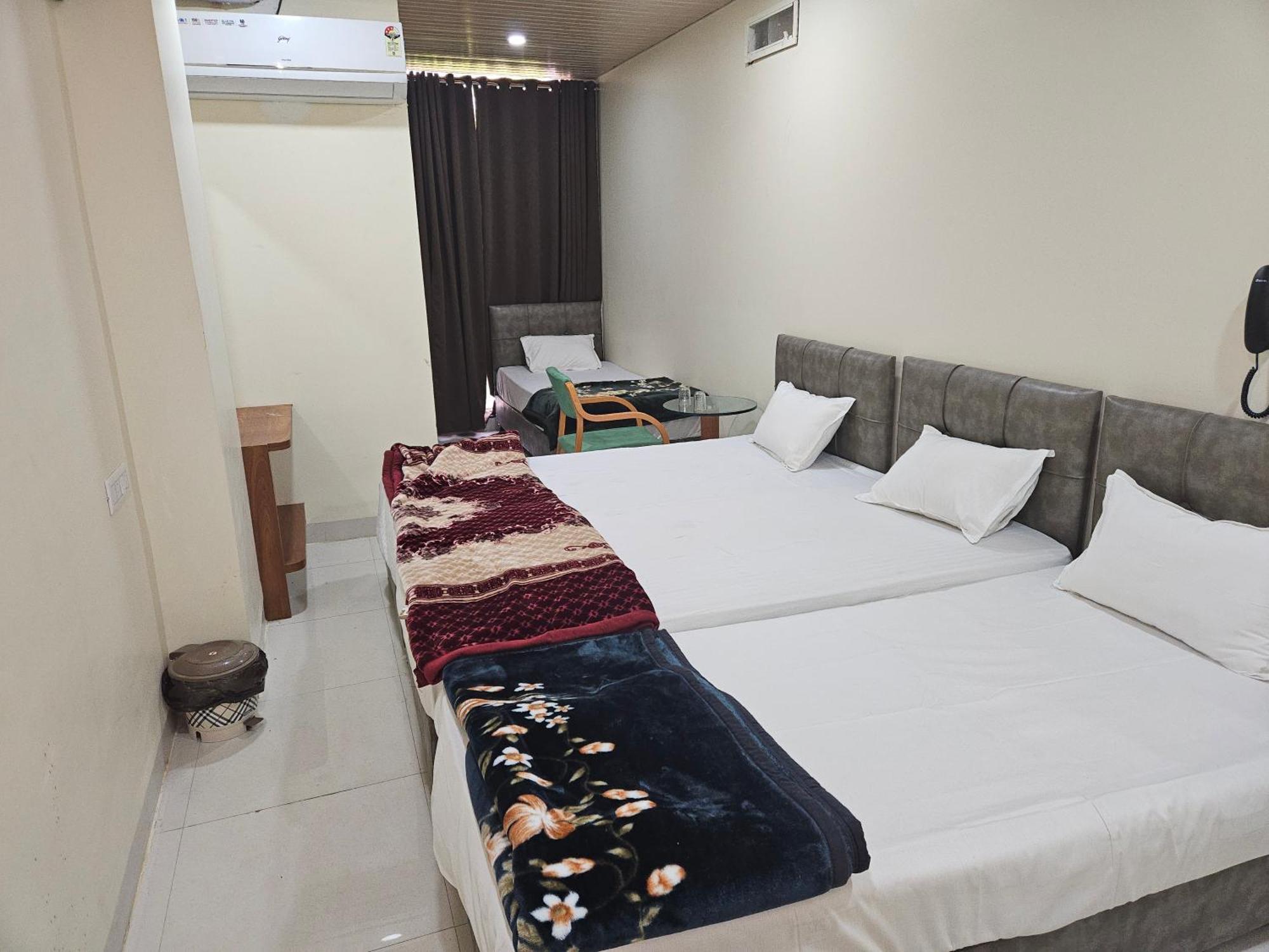 Hotel Shri Shiv Ganga Bhakt Niwas Udždžain Exteriér fotografie