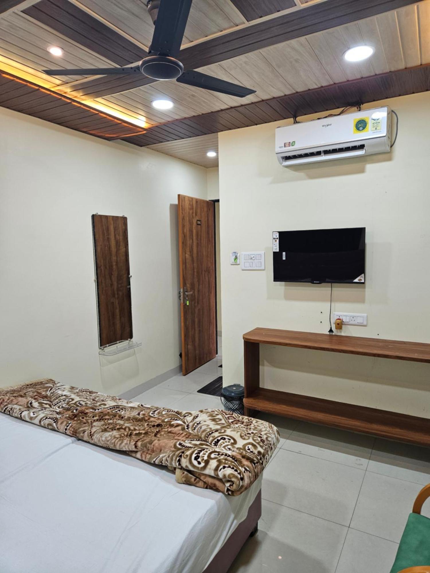 Hotel Shri Shiv Ganga Bhakt Niwas Udždžain Exteriér fotografie