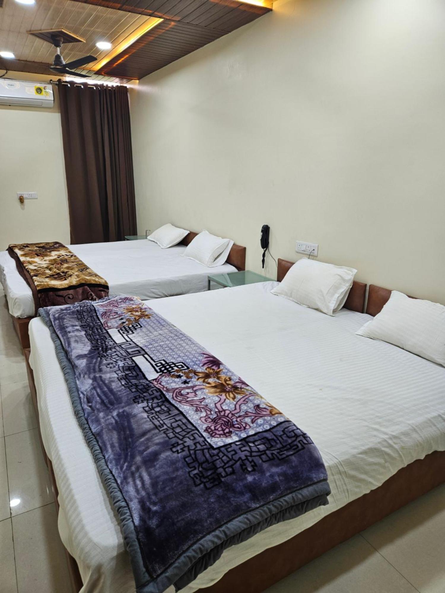 Hotel Shri Shiv Ganga Bhakt Niwas Udždžain Exteriér fotografie
