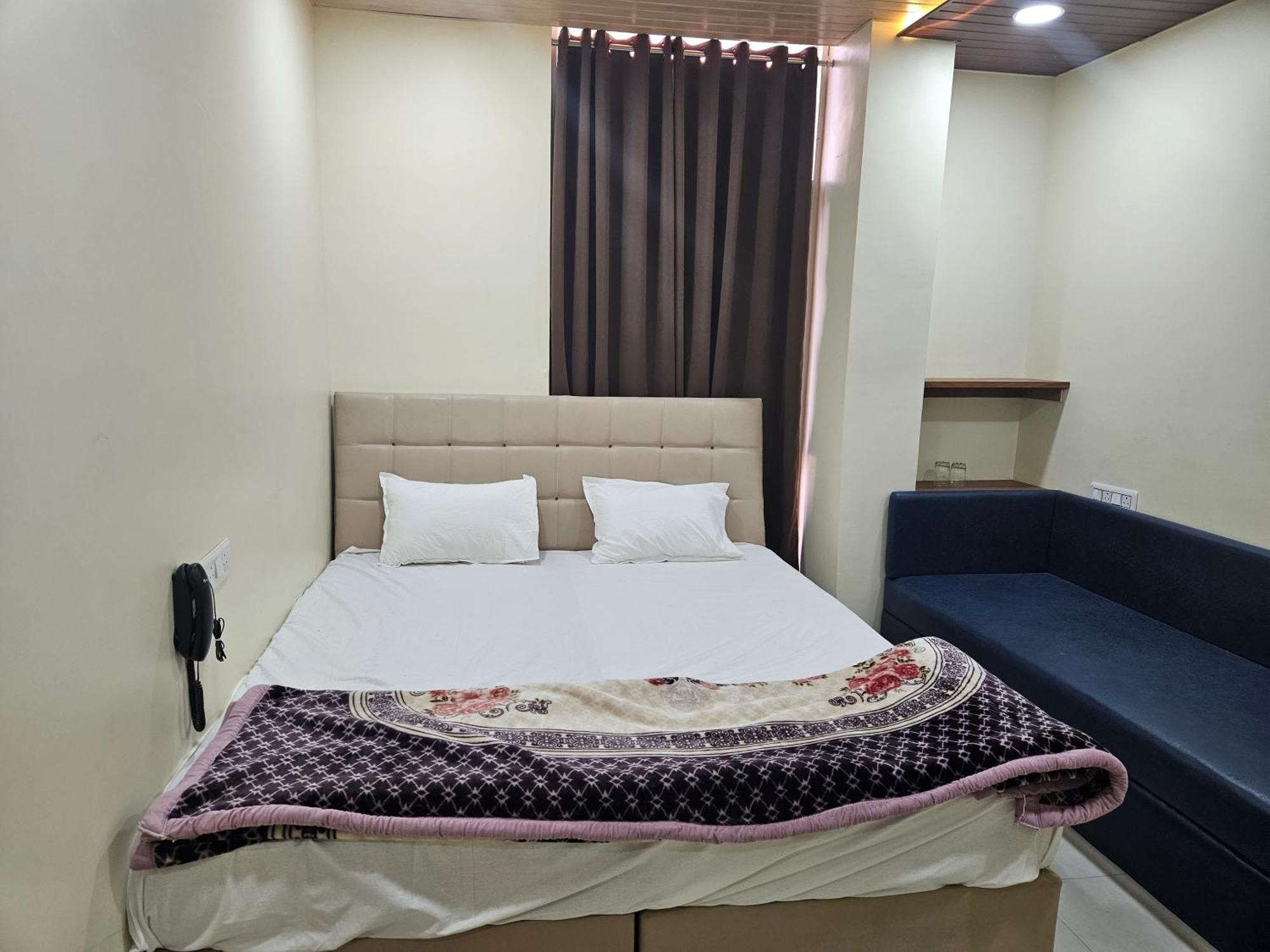 Hotel Shri Shiv Ganga Bhakt Niwas Udždžain Exteriér fotografie