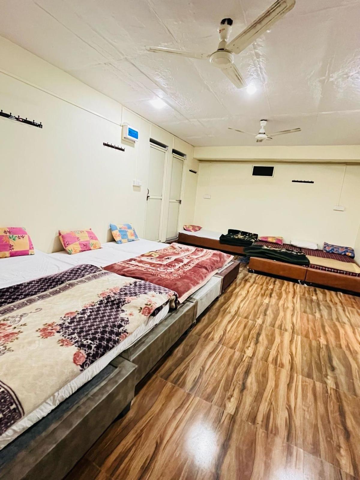 Hotel Shri Shiv Ganga Bhakt Niwas Udždžain Exteriér fotografie