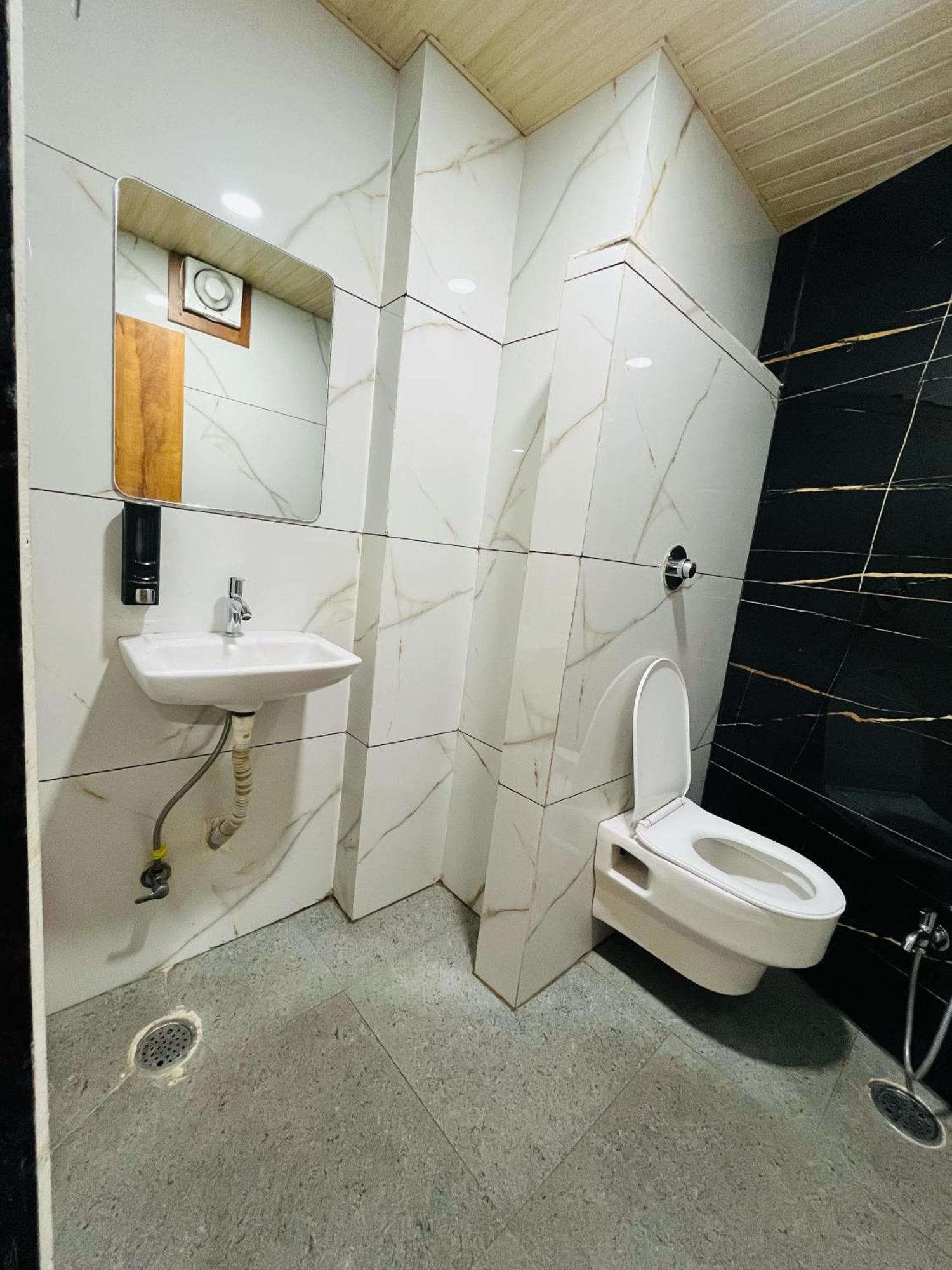 Hotel Shri Shiv Ganga Bhakt Niwas Udždžain Exteriér fotografie